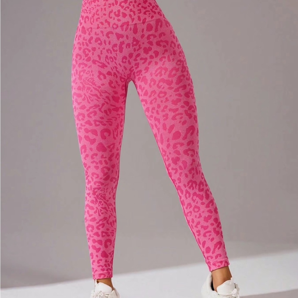 🌸Pink Leopard Print Leggings🌸